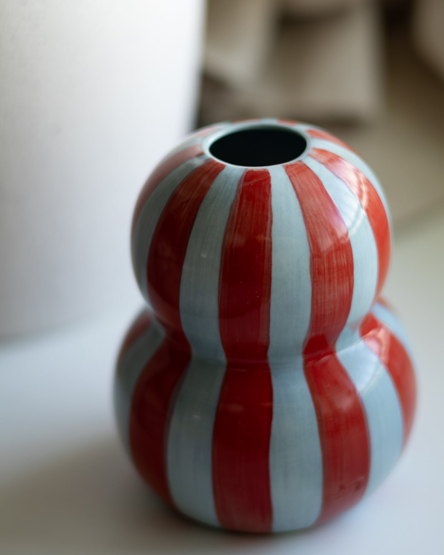 Fonda フラワーベース バーガンディ×ペールブルー ストライプ